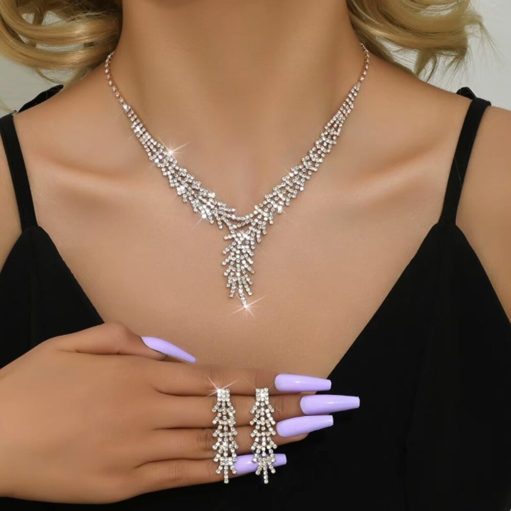 π50% OFF/3+...Elegant Rhinestone Earrings/Necklace Set - Picture 4 of 9